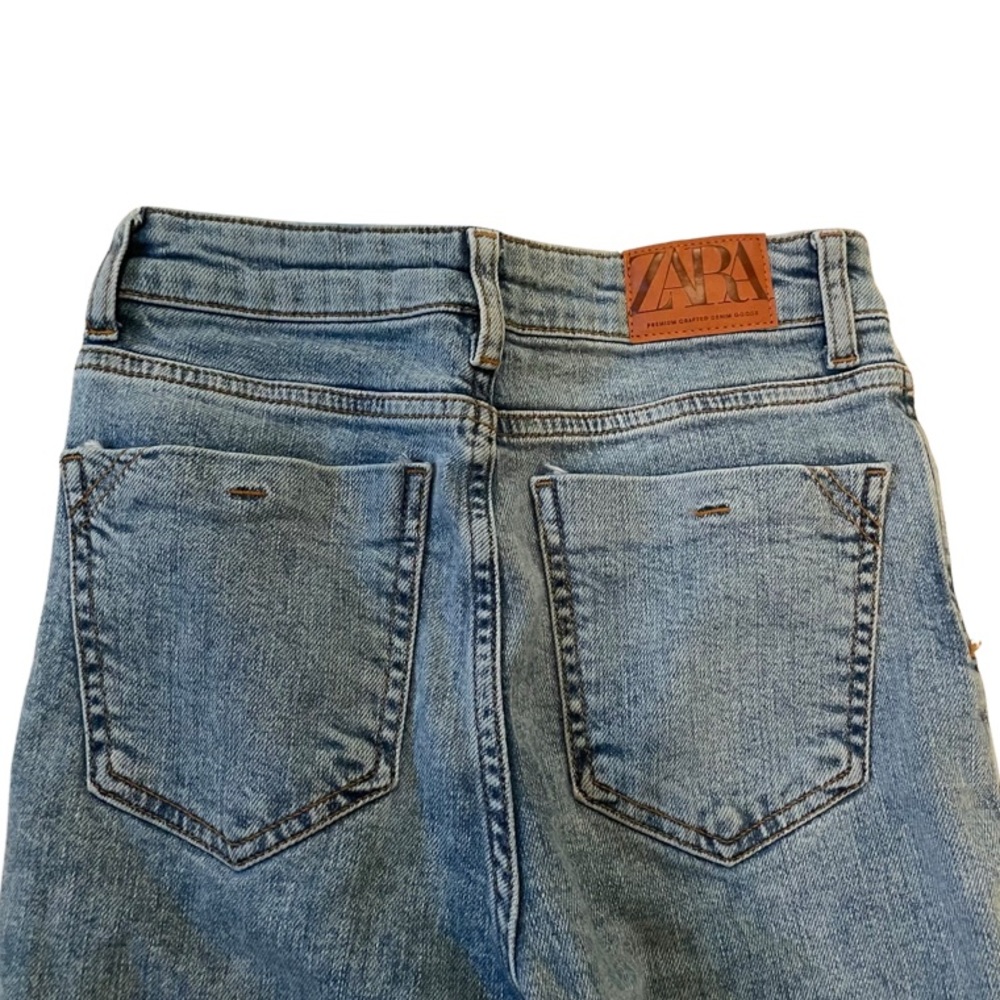 Zara Light Wash Cropped Straight Leg Jeans - size 2